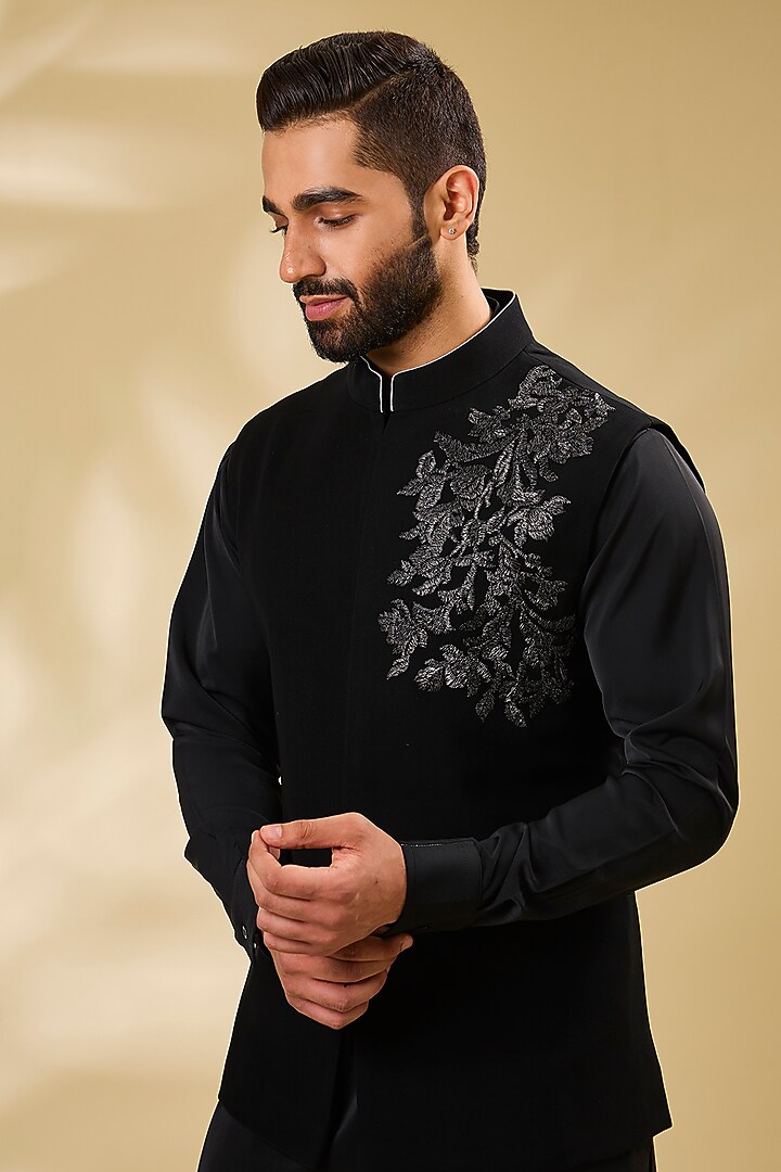 Black Italian Crepe Zari Embroidered Bundi Jacket Set by Seema Gujral Men at Pernia's Pop Up Shop