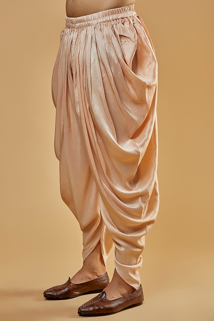Peach Dupion Silk Mirror Embroidered Kurta Set by Seema Gujral Men at Pernia's Pop Up Shop