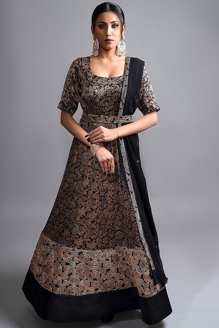 Black Printed & Embroidered Anarkali Set by SEJAL KAMDAR at Pernia's Pop Up Shop