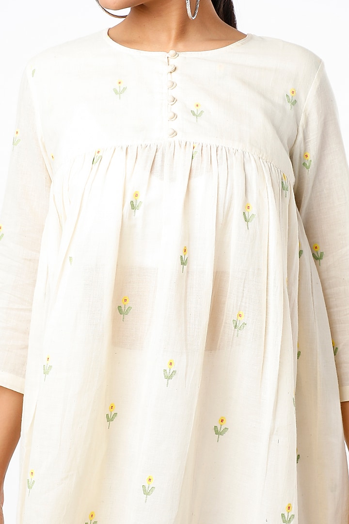 Beige Handwoven Organic Jamdani Cotton Top by Sepia Stories at Pernia's Pop Up Shop