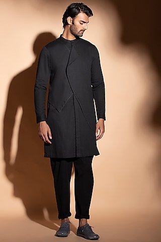Black Paneled Kurta With Thread Work by STUDIO ERROR MEN