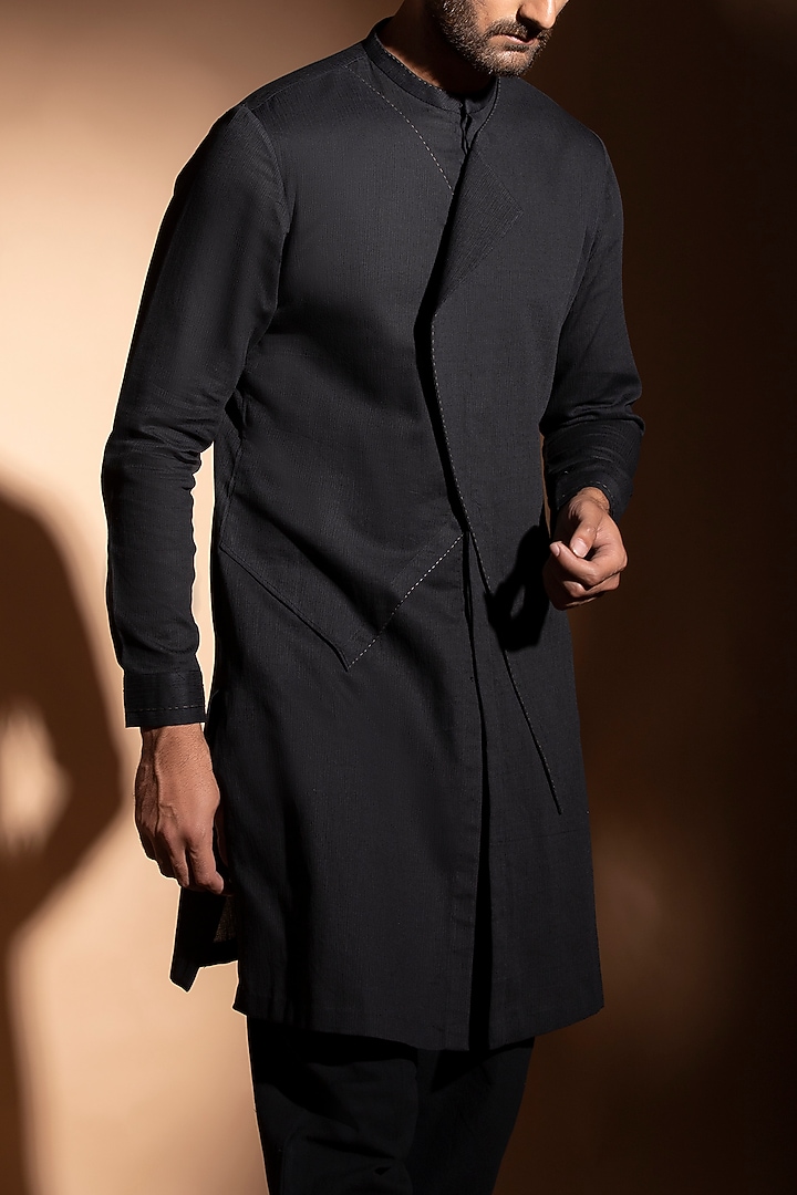 Black Paneled Kurta With Thread Work by STUDIO ERROR MEN at Pernia's Pop Up Shop