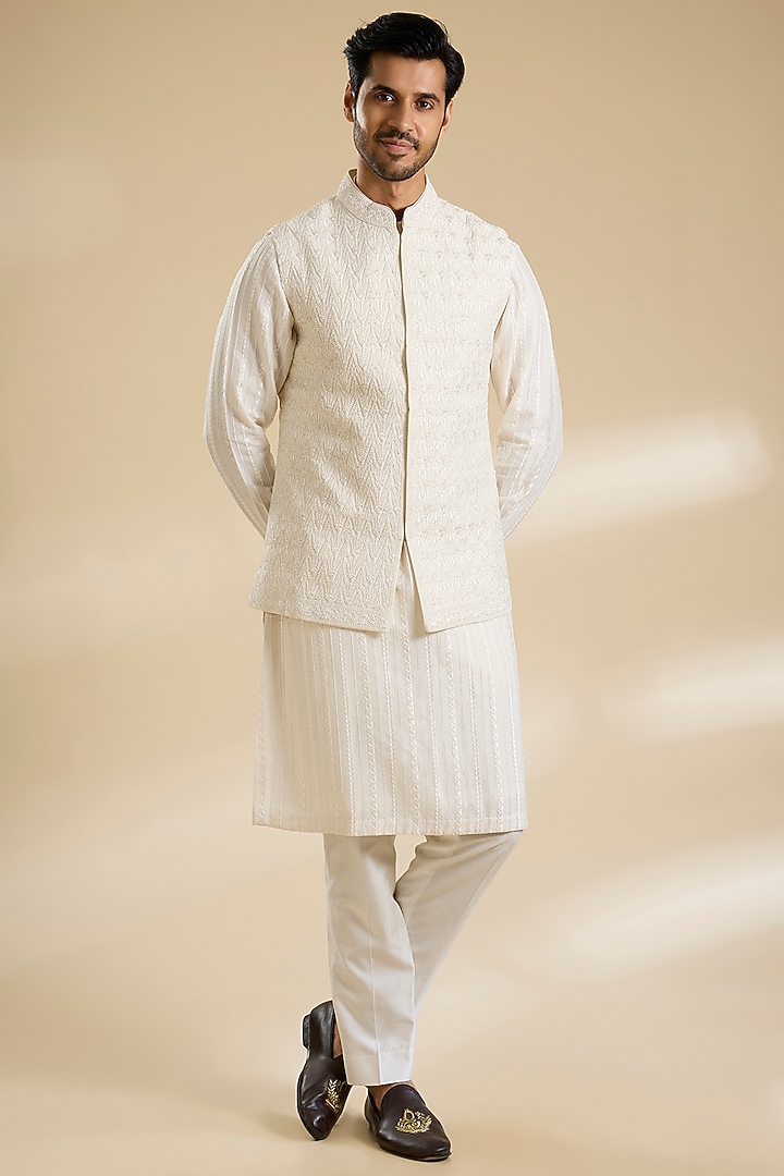 Ivory Raw Silk Embroidered Thread Embroidered Bundi Jacket Set by Seema Gujral Men at Pernia's Pop Up Shop