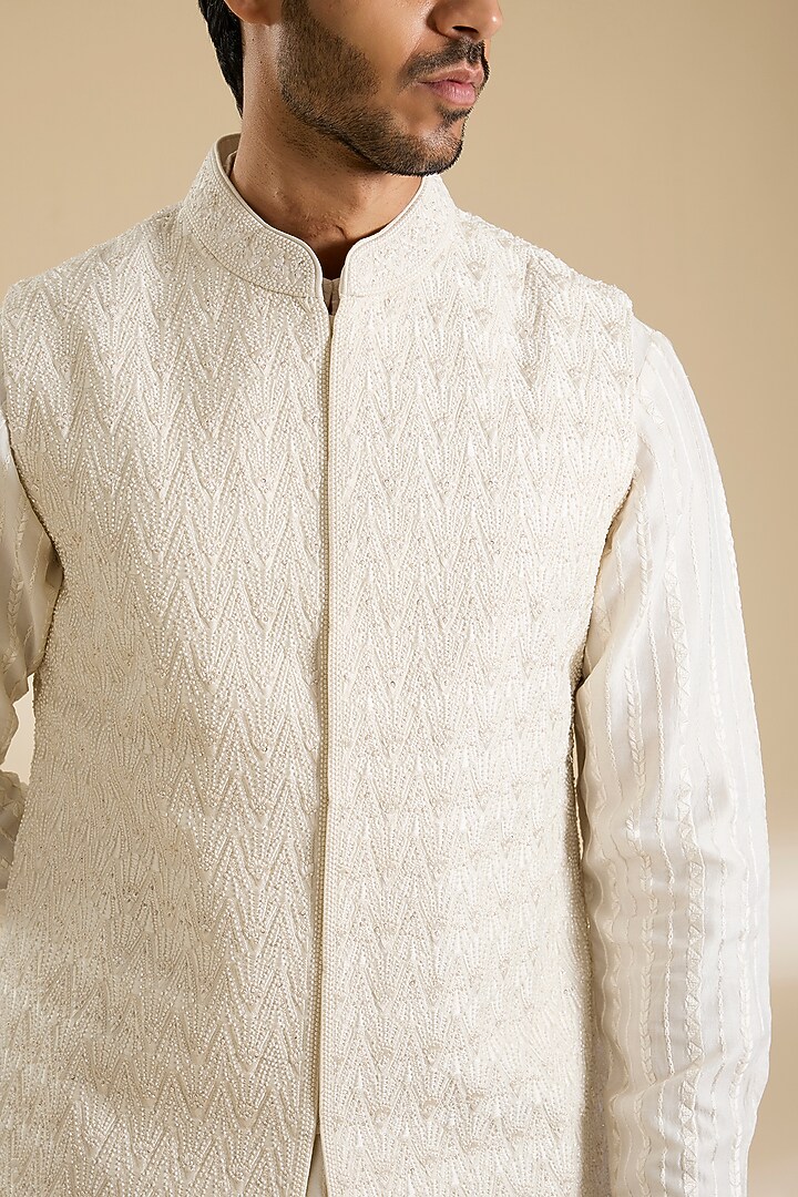 Ivory Raw Silk Embroidered Thread Embroidered Bundi Jacket Set by Seema Gujral Men at Pernia's Pop Up Shop