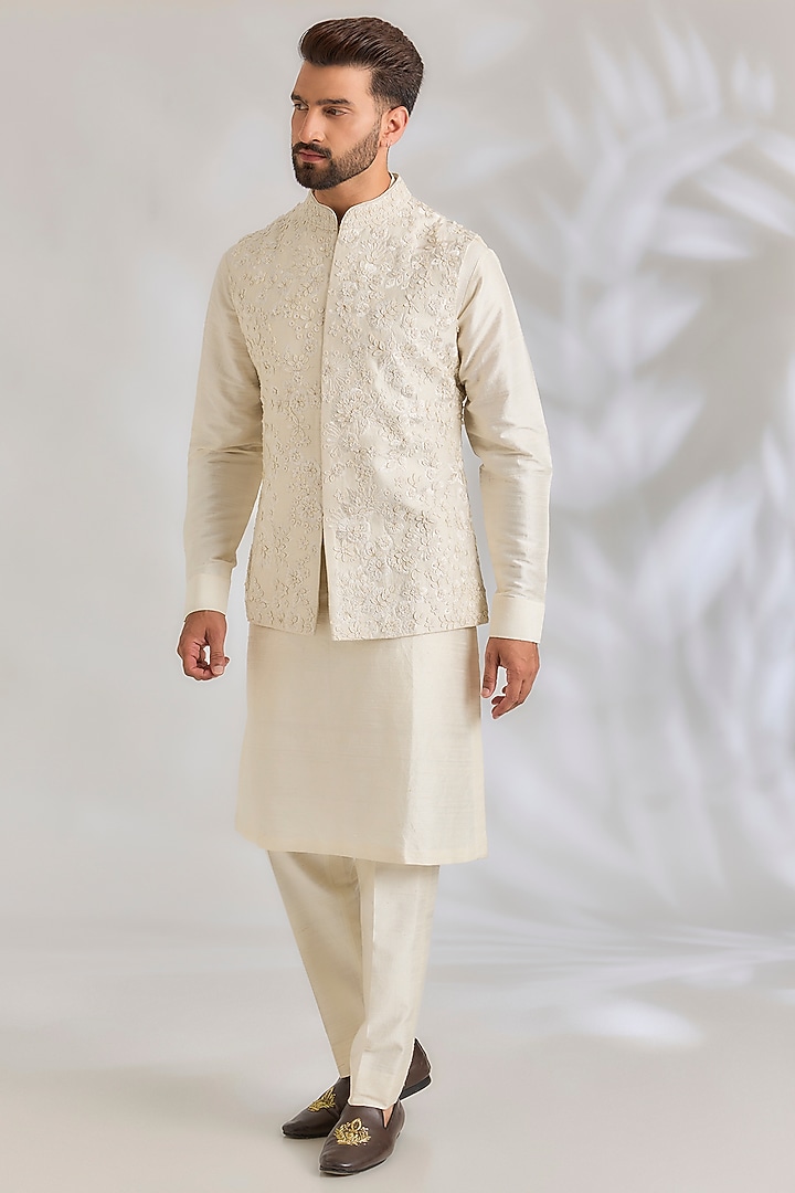 Champagne Raw Silk Floral Embroidered Bundi Jacket Set by Seema Gujral Men at Pernia's Pop Up Shop
