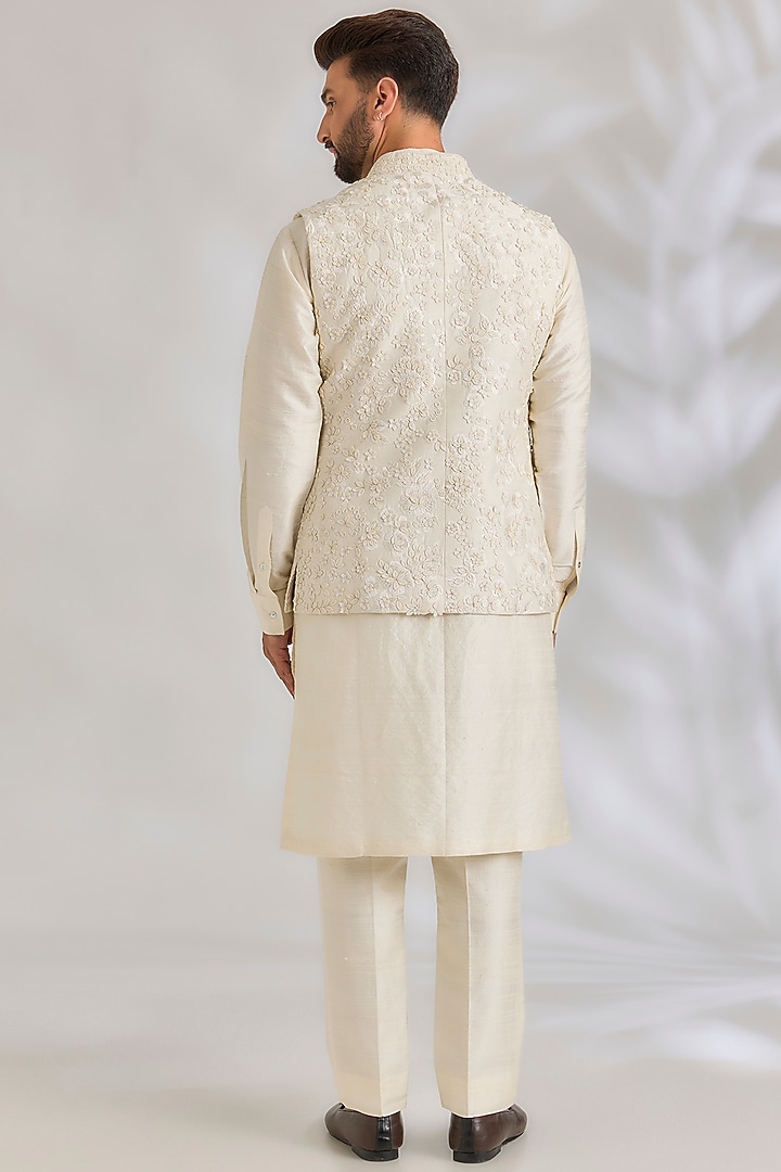 Champagne Raw Silk Floral Embroidered Bundi Jacket Set by Seema Gujral Men at Pernia's Pop Up Shop