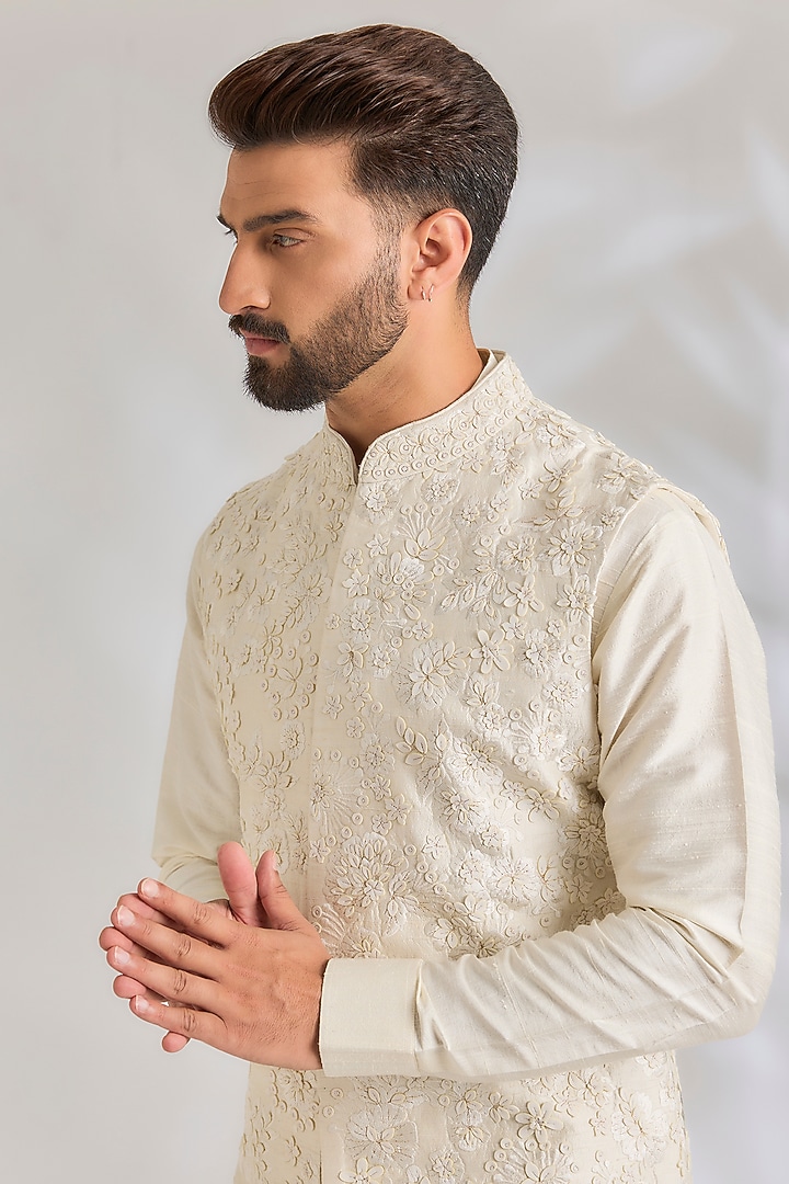 Champagne Raw Silk Floral Embroidered Bundi Jacket Set by Seema Gujral Men at Pernia's Pop Up Shop