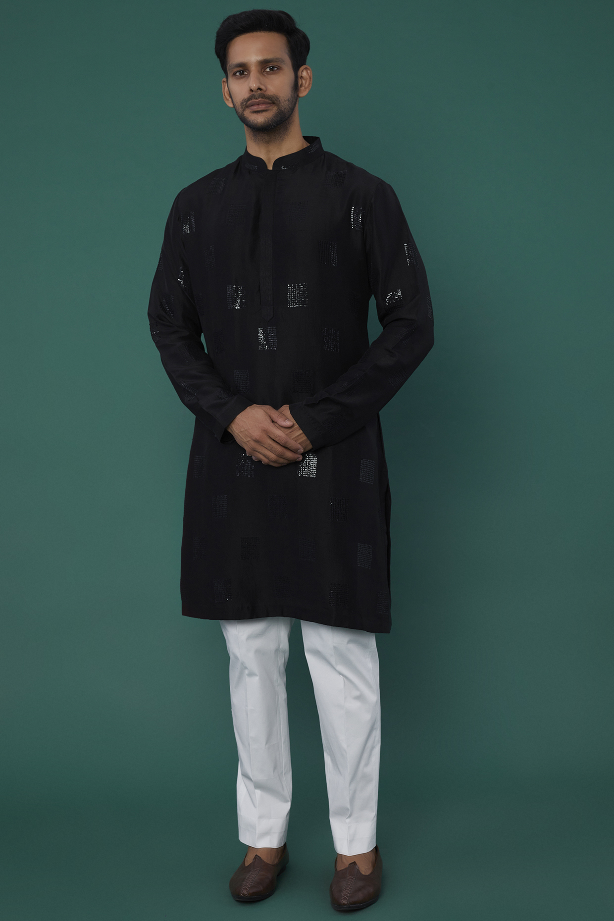 Black Embroidered Kurta Set by Seema Gujral Men at Pernia's Pop Up Shop