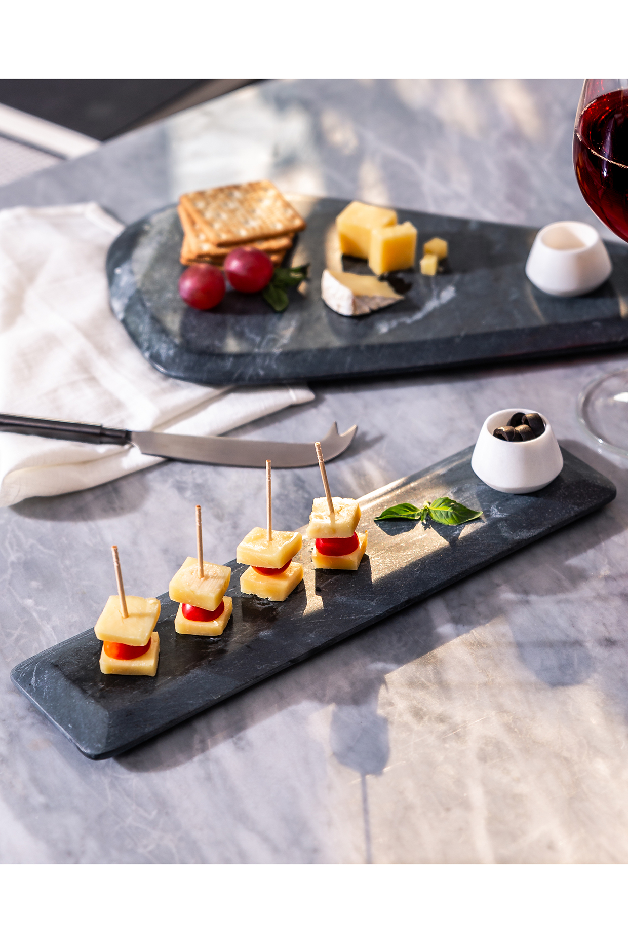 Black Platter & White Marble Bowl by Serein Decor