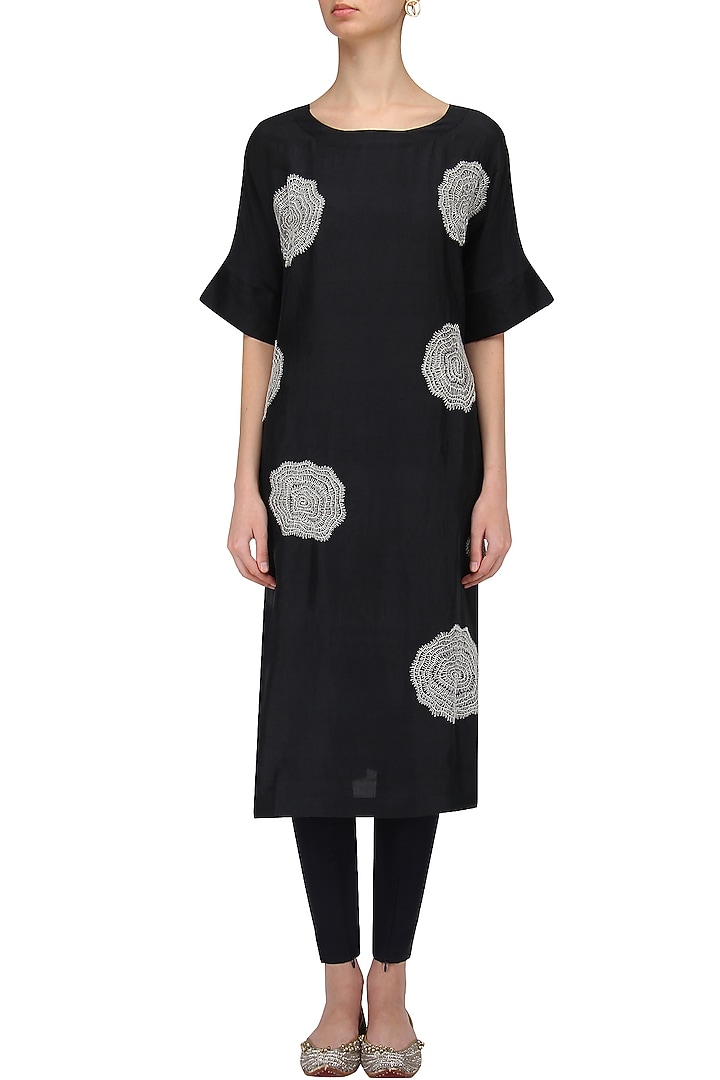 Black floral work kurta available only at Pernia's Pop Up Shop.