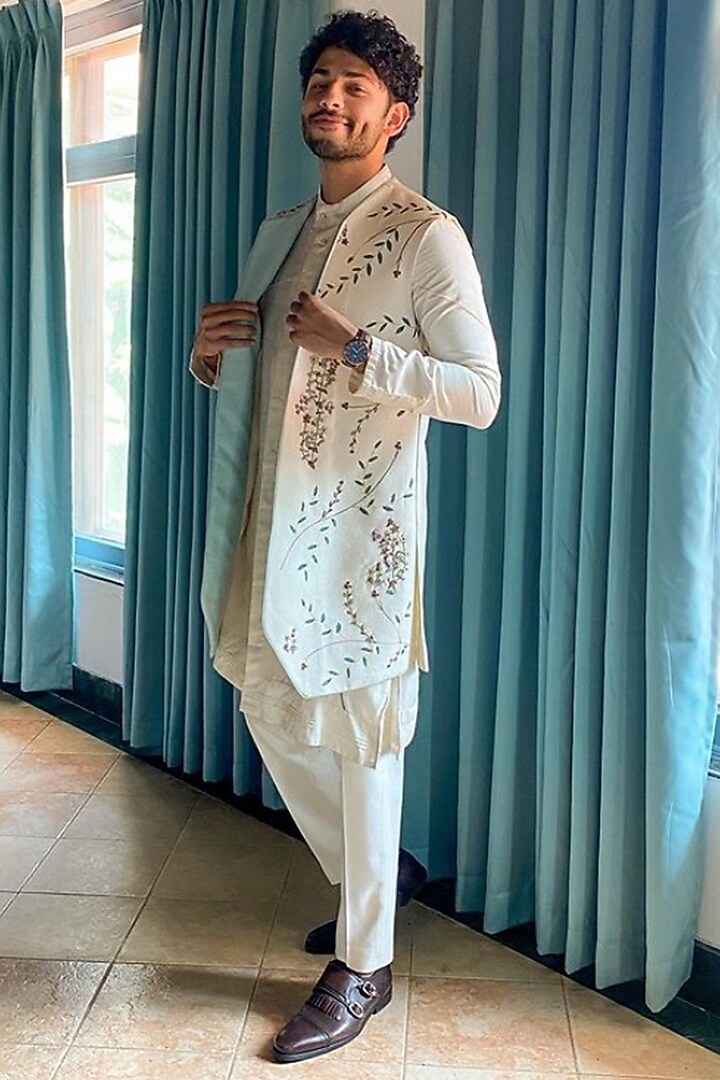 Ivory Hand Painted Shrug With Kurta Set by Jatin Malik at Pernia's Pop Up Shop