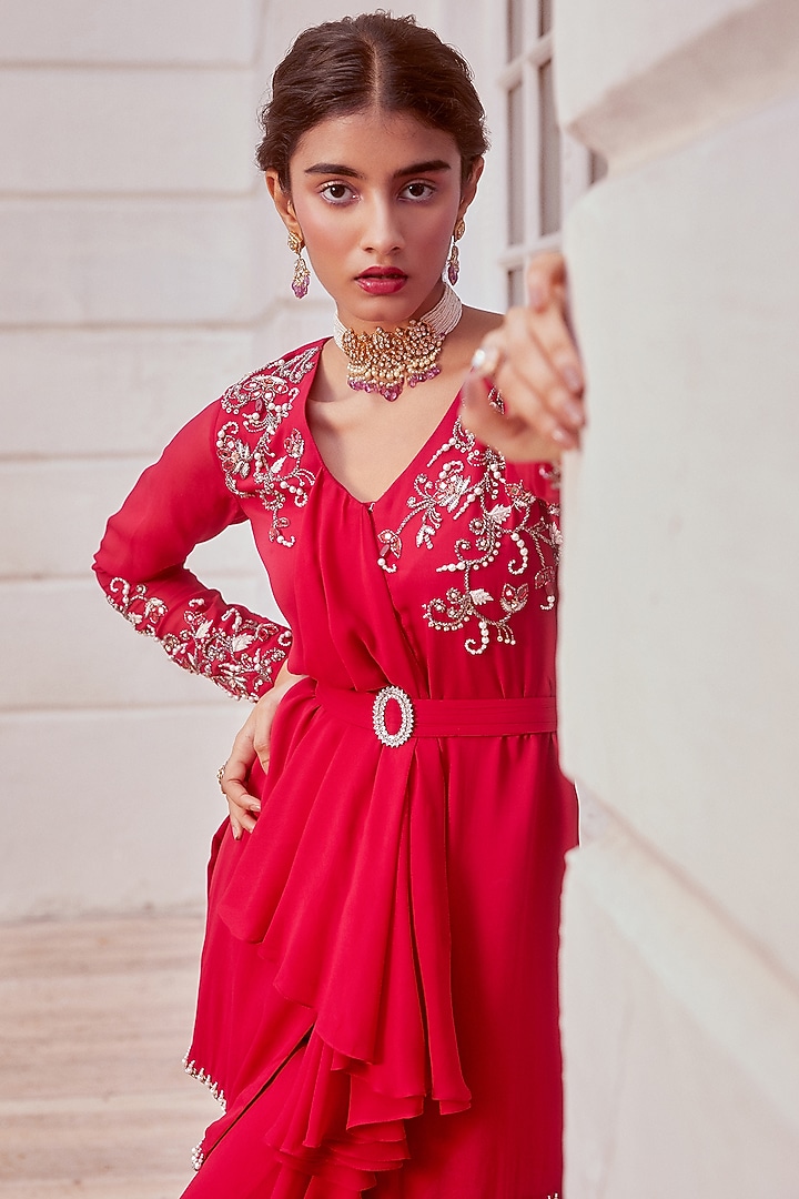 Fuchsia Hand Embroidered Kurta Set by Sanya Gulati at Pernia's Pop Up Shop