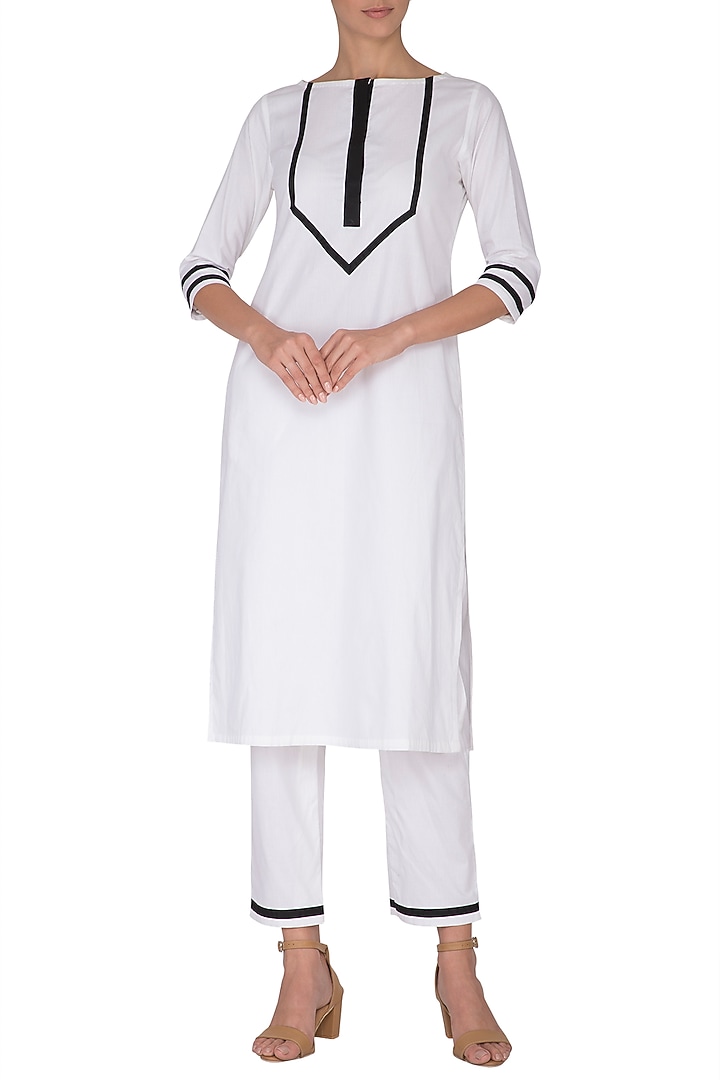 White Geometric Kurta With Pants by Sagaa by Vanita at Pernia's Pop Up Shop