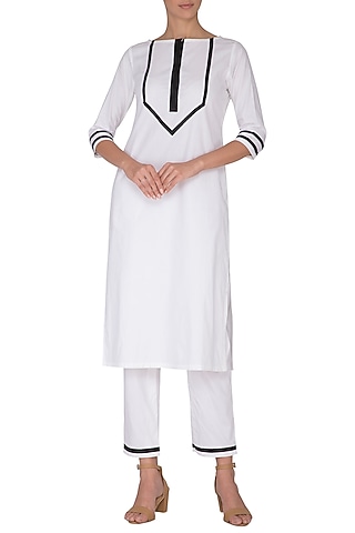White Geometric Kurta With Pants by Sagaa by Vanita
