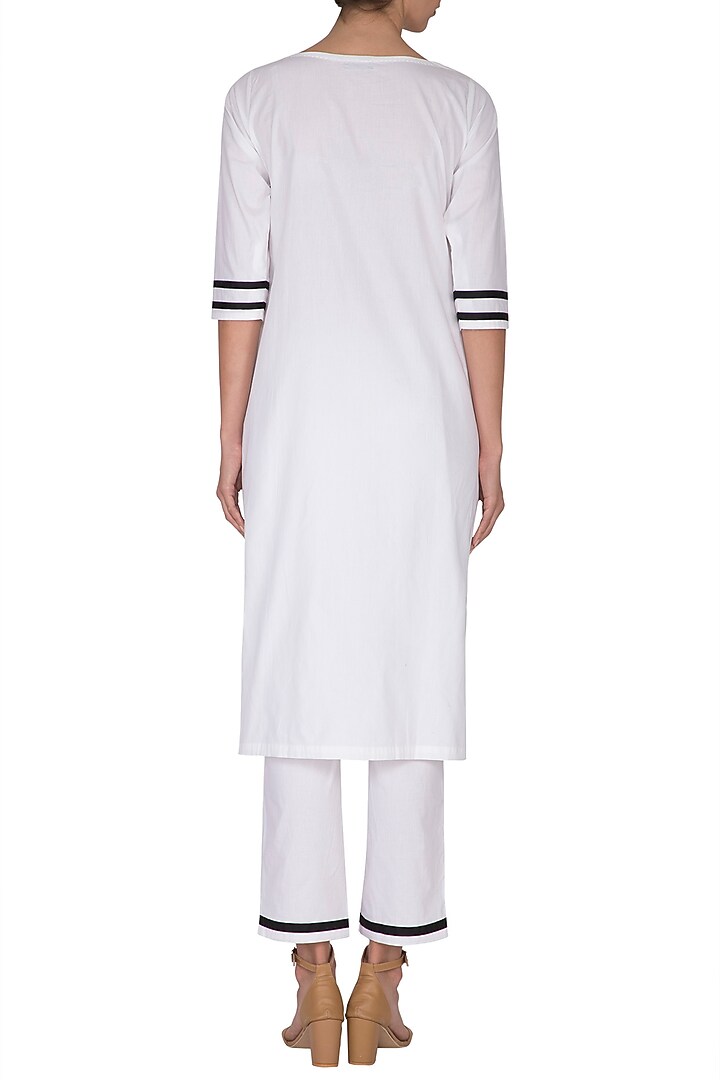 White Geometric Kurta With Pants by Sagaa by Vanita at Pernia's Pop Up Shop