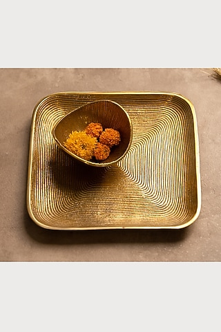 Golden Fluted Platter With Bowl by SG Home