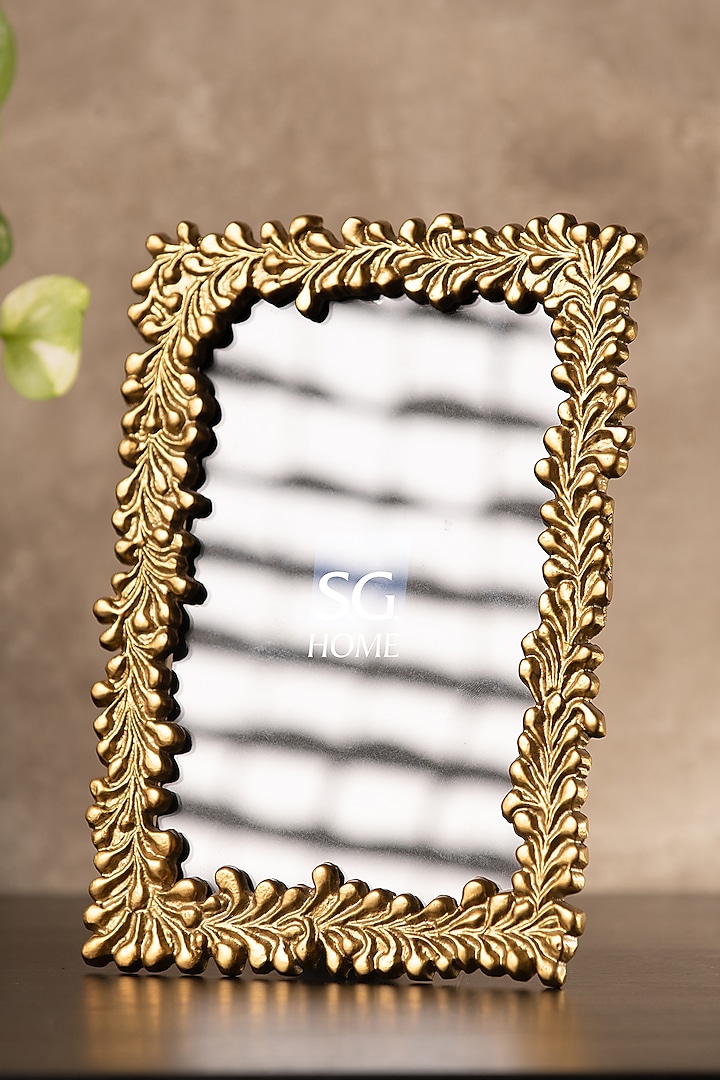 Gold Metal Photoframes (Set of 2) by SG Home