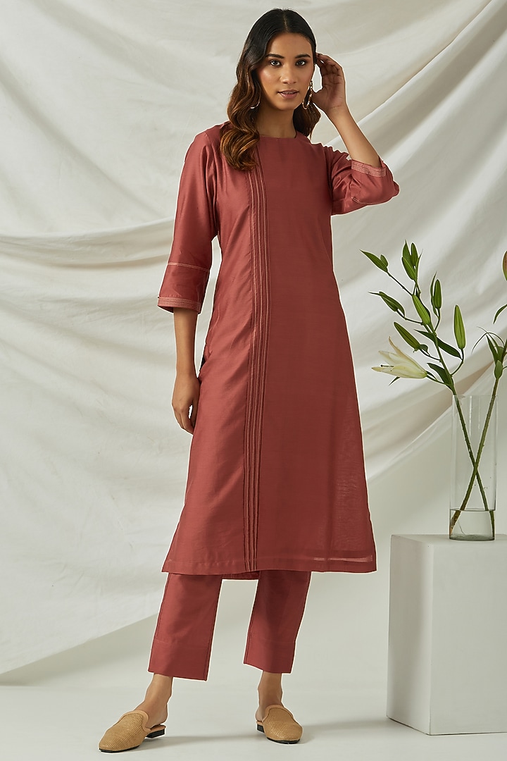 Rust Chanderi Kurta Set by Smriti Gupta at Pernia's Pop Up Shop