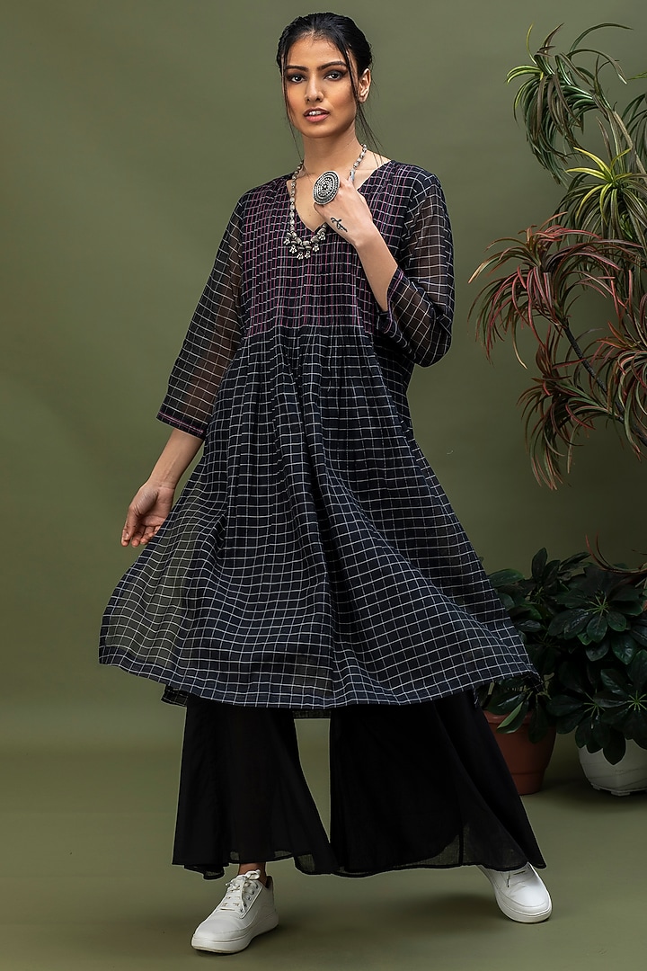 Black Checkered & Pleated Kurta by Smriti Gupta at Pernia's Pop Up Shop