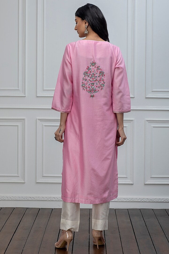 Pink Hand Embroidered Kurta by Smriti Gupta at Pernia's Pop Up Shop