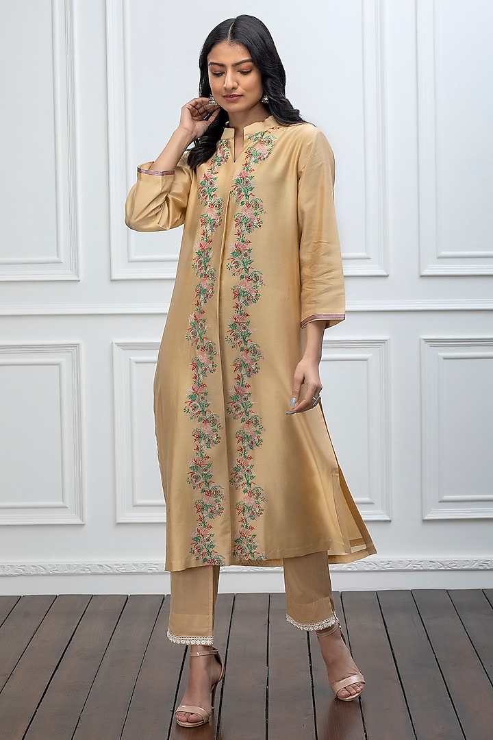 Beige Hand Embroidered Kurta by Smriti Gupta at Pernia's Pop Up Shop