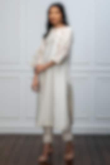 Off-White Hand Embroidered Kurta by Smriti Gupta at Pernia's Pop Up Shop