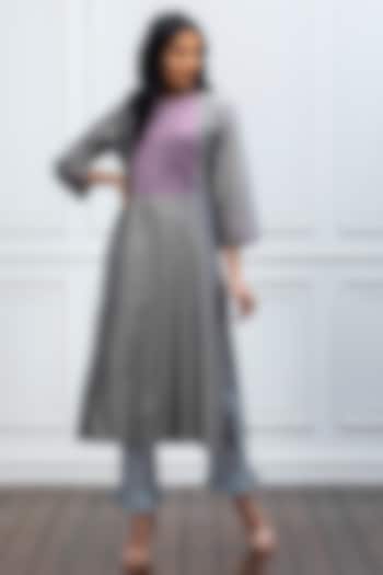 Grey Hand Embroidered Kurta by Smriti Gupta at Pernia's Pop Up Shop