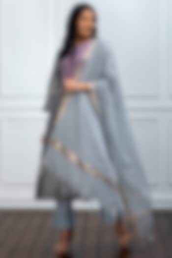 Grey Dupatta With Zari Trims by Smriti Gupta at Pernia's Pop Up Shop