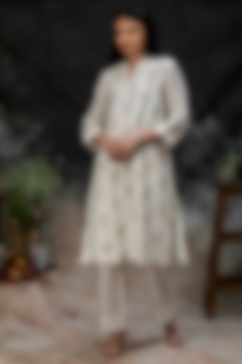 Off-White & Gold Jacquard Kurta by Smriti Gupta at Pernia's Pop Up Shop