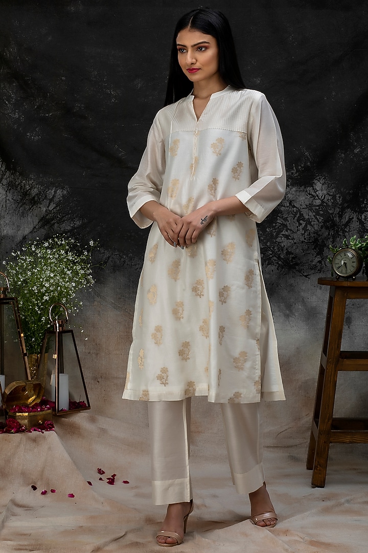 Off-White & Gold Jacquard Kurta by Smriti Gupta at Pernia's Pop Up Shop