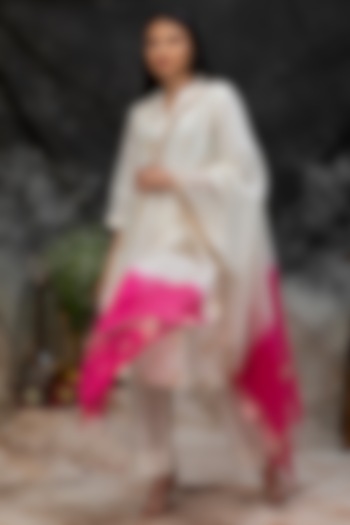 Fuschia & Off White Shaded Dupatta by Smriti Gupta at Pernia's Pop Up Shop