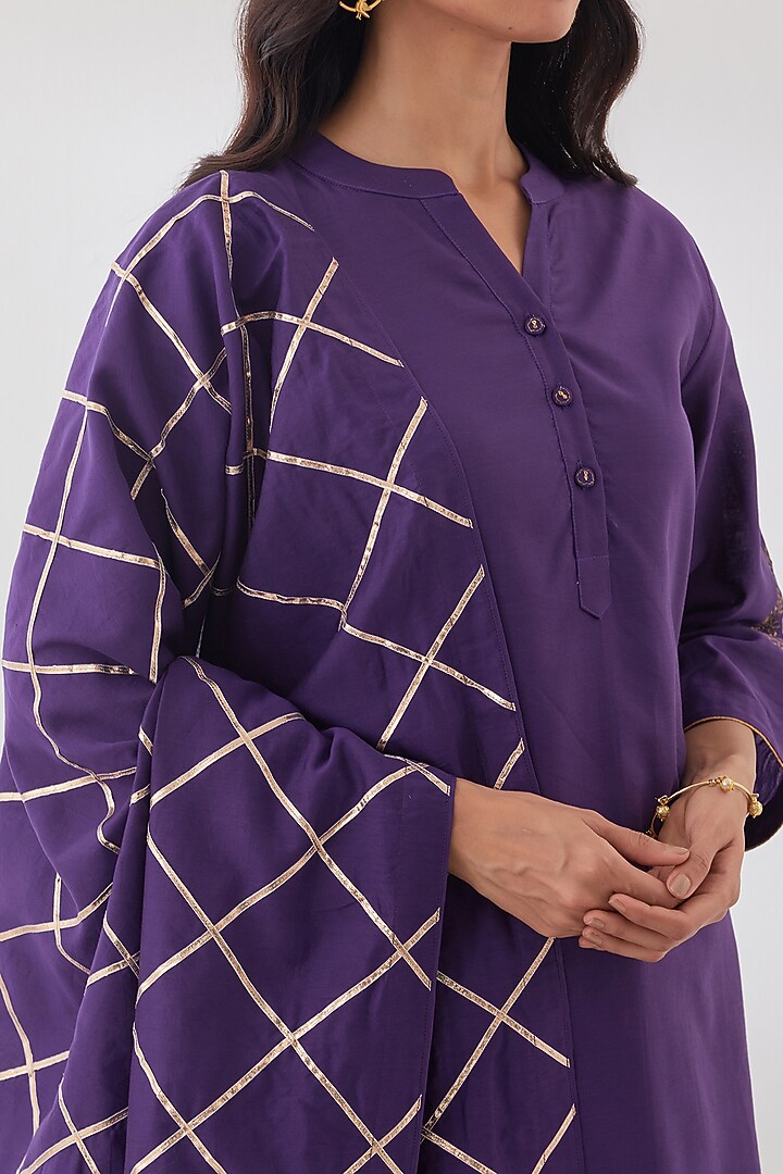 Purple Pure Chanderi Hand Embroidered Kurta Set by Smriti Gupta at Pernia's Pop Up Shop