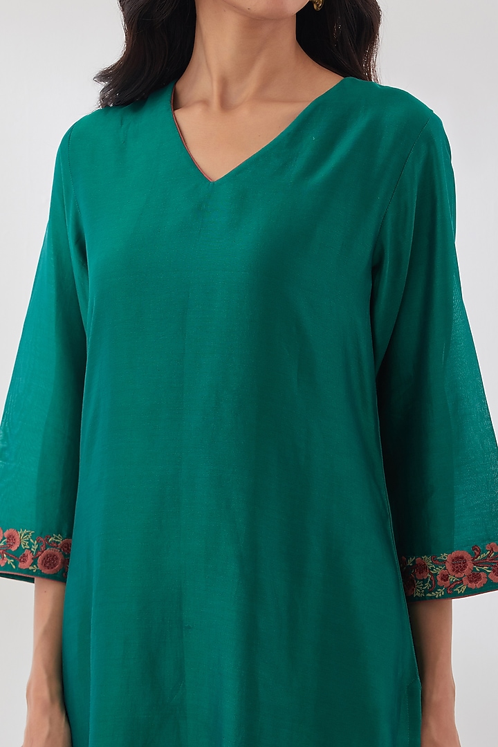 Bottle Green Pure Chanderi Kurta Set by Smriti Gupta at Pernia's Pop Up Shop