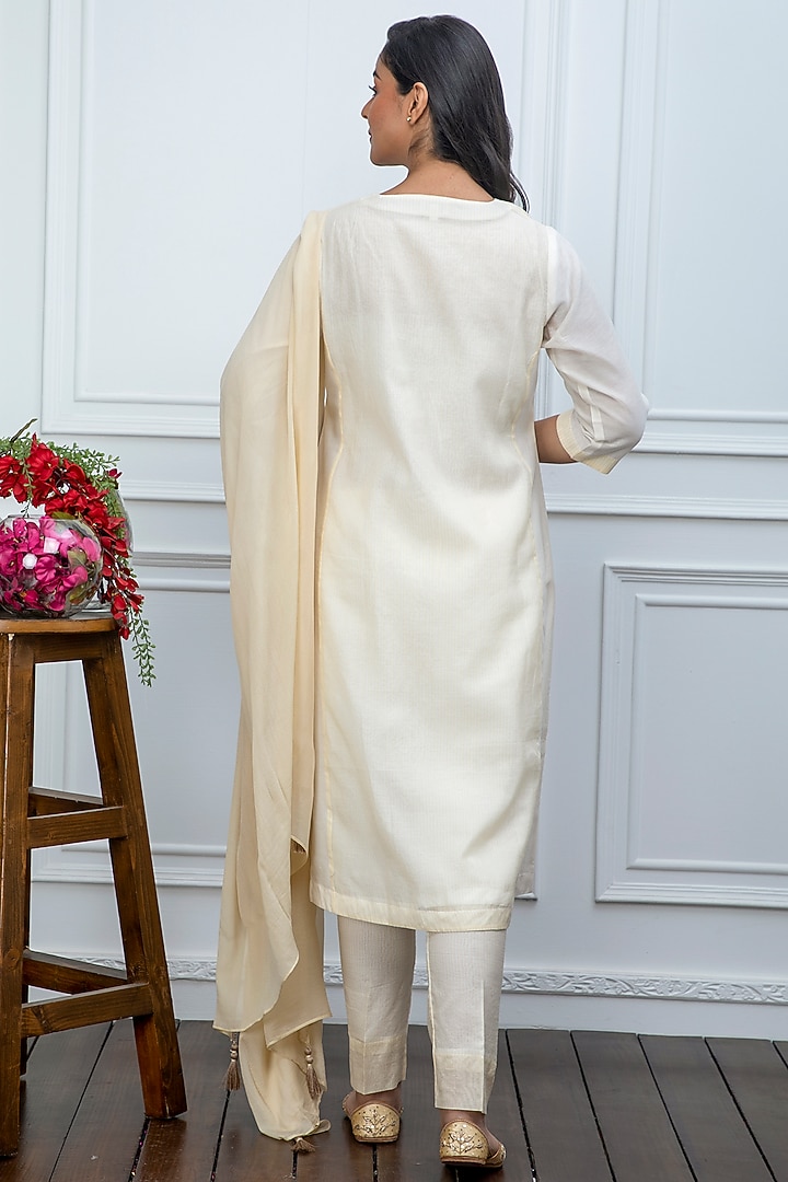 Light Yellow Embroidered Kurta Set by Smriti Gupta at Pernia's Pop Up Shop