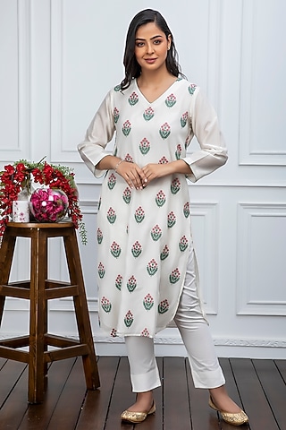Off White Embroidered Kurta Set by Smriti Gupta