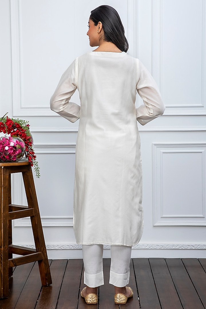 Off White Embroidered Kurta Set by Smriti Gupta at Pernia's Pop Up Shop
