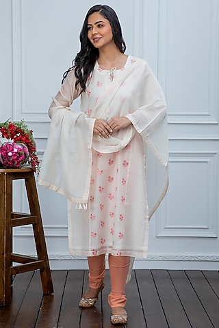 Pink Peach Embroidered Kurta Set by Smriti Gupta