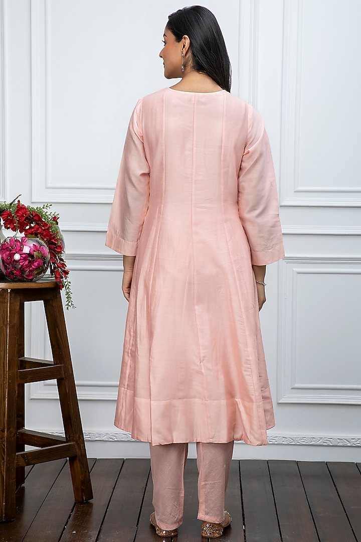Peach Embroidered Kurta Set by Smriti Gupta at Pernia's Pop Up Shop