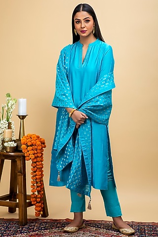 Teal Embroidered Kurta Set by Smriti Gupta