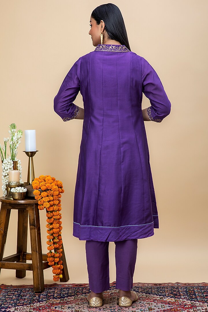 Purple Embroidered Kalidar Kurta Set by Smriti Gupta at Pernia's Pop Up Shop