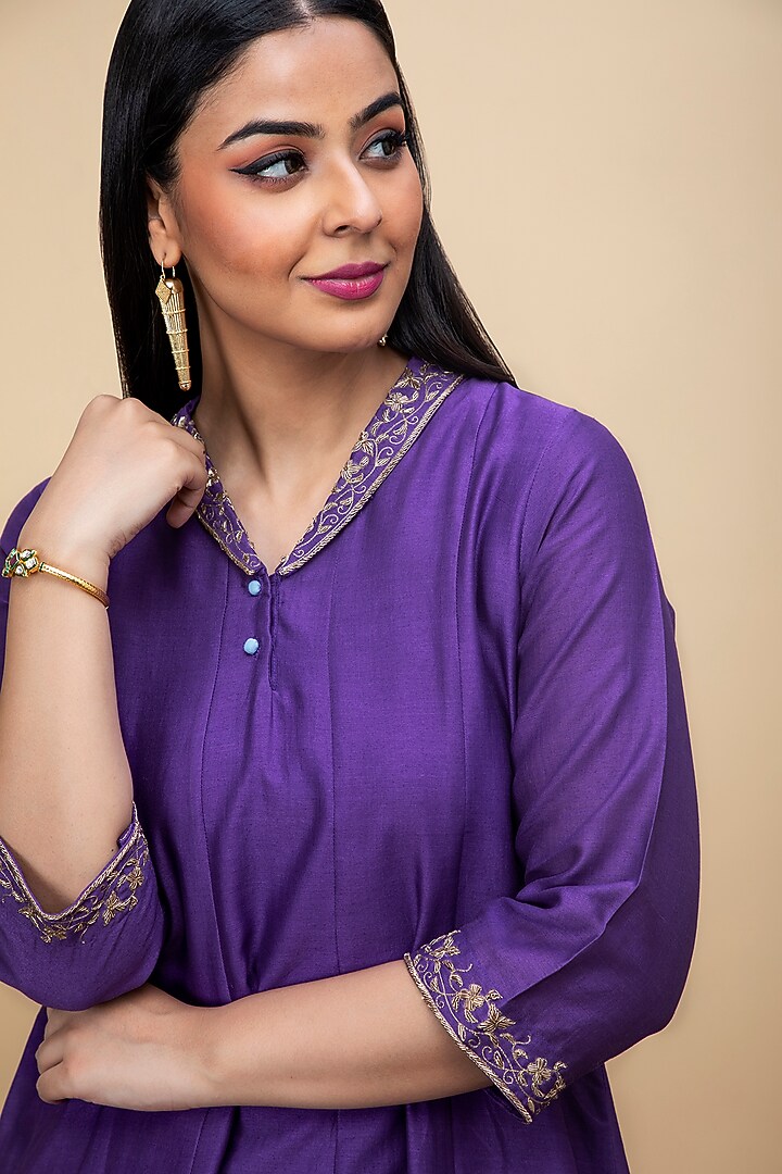 Purple Embroidered Kalidar Kurta Set by Smriti Gupta at Pernia's Pop Up Shop