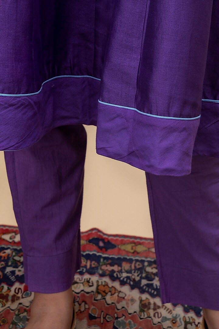 Purple Embroidered Kalidar Kurta Set by Smriti Gupta at Pernia's Pop Up Shop
