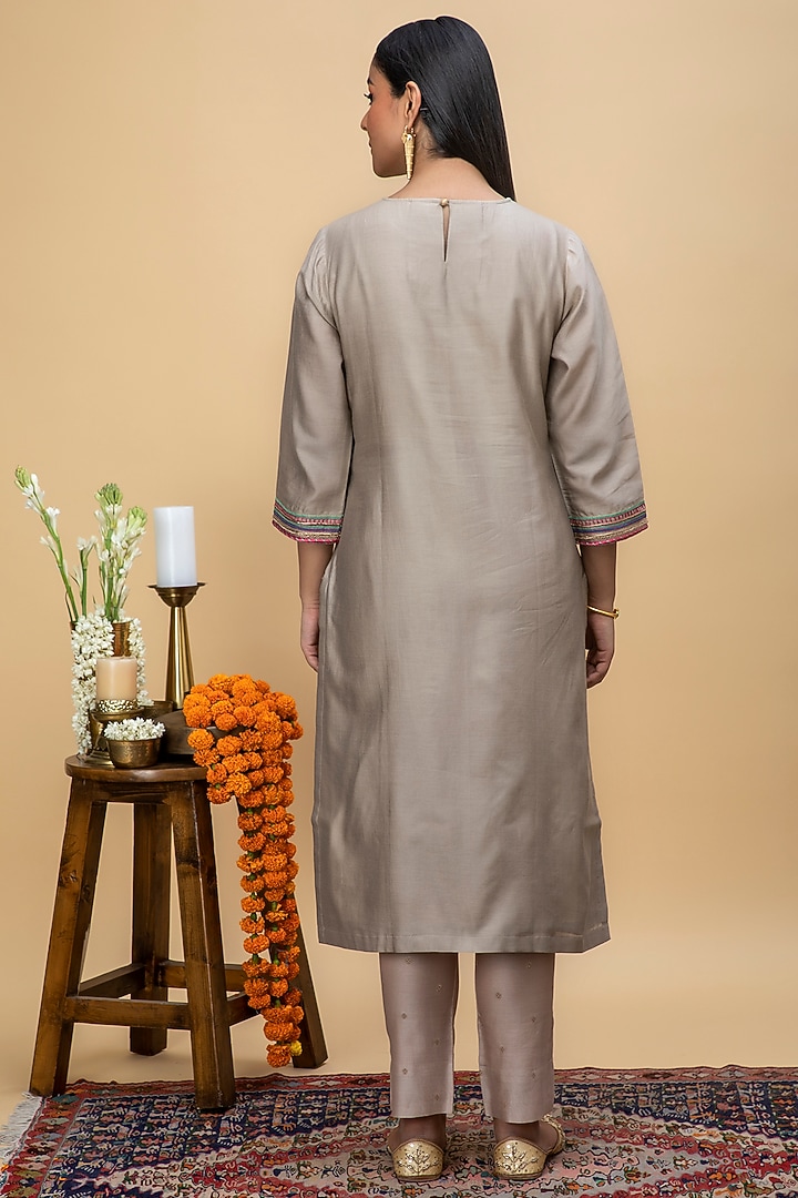 Grey Brown Embroidered Kurta Set by Smriti Gupta at Pernia's Pop Up Shop