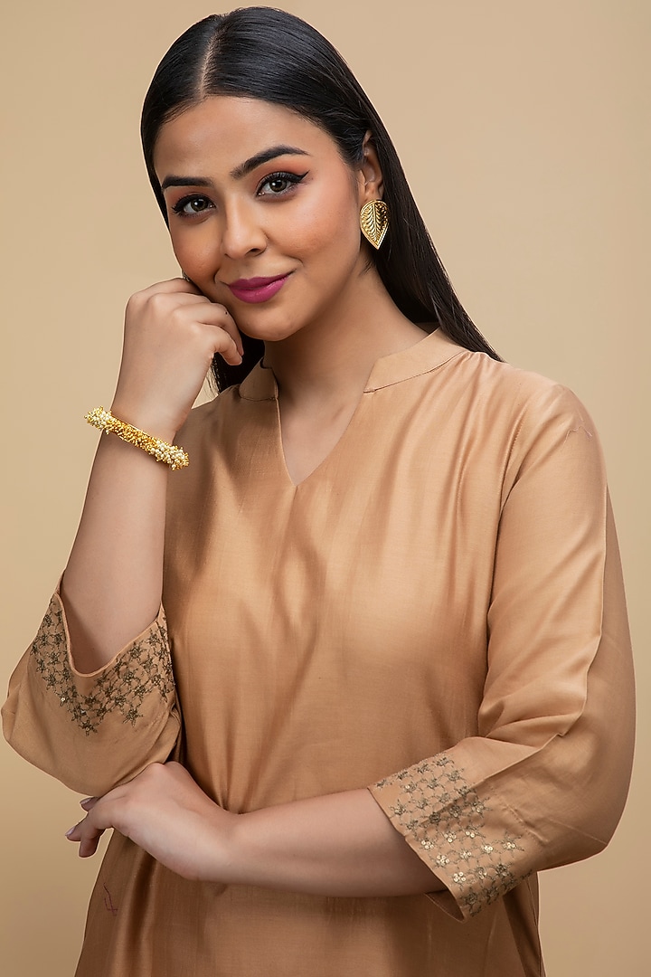 Brown Embroidered Kurta Set by Smriti Gupta at Pernia's Pop Up Shop