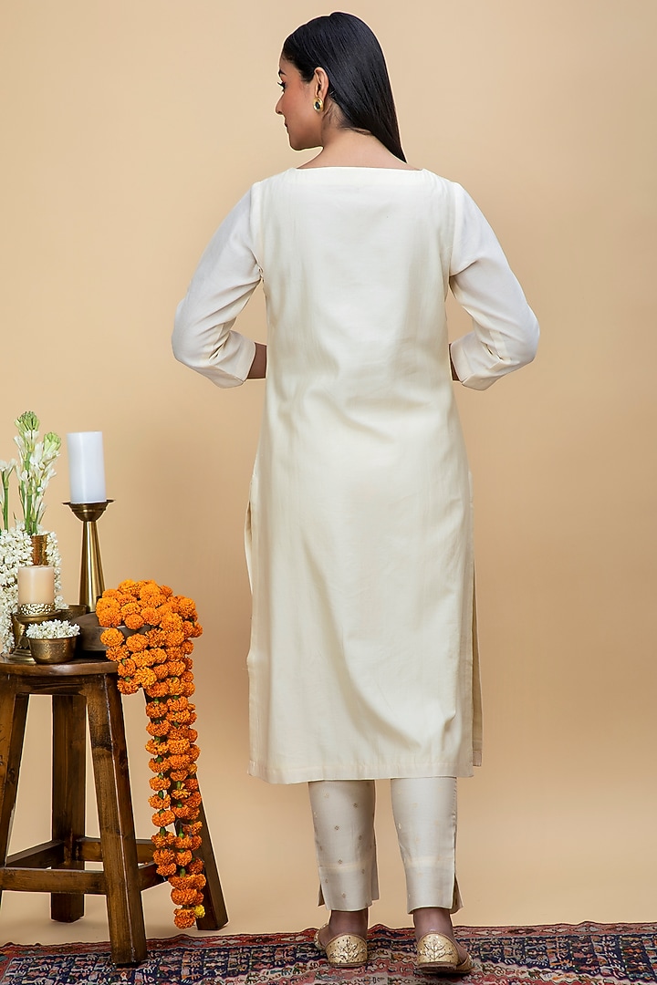 Cream Embroidered Kurta Set by Smriti Gupta at Pernia's Pop Up Shop