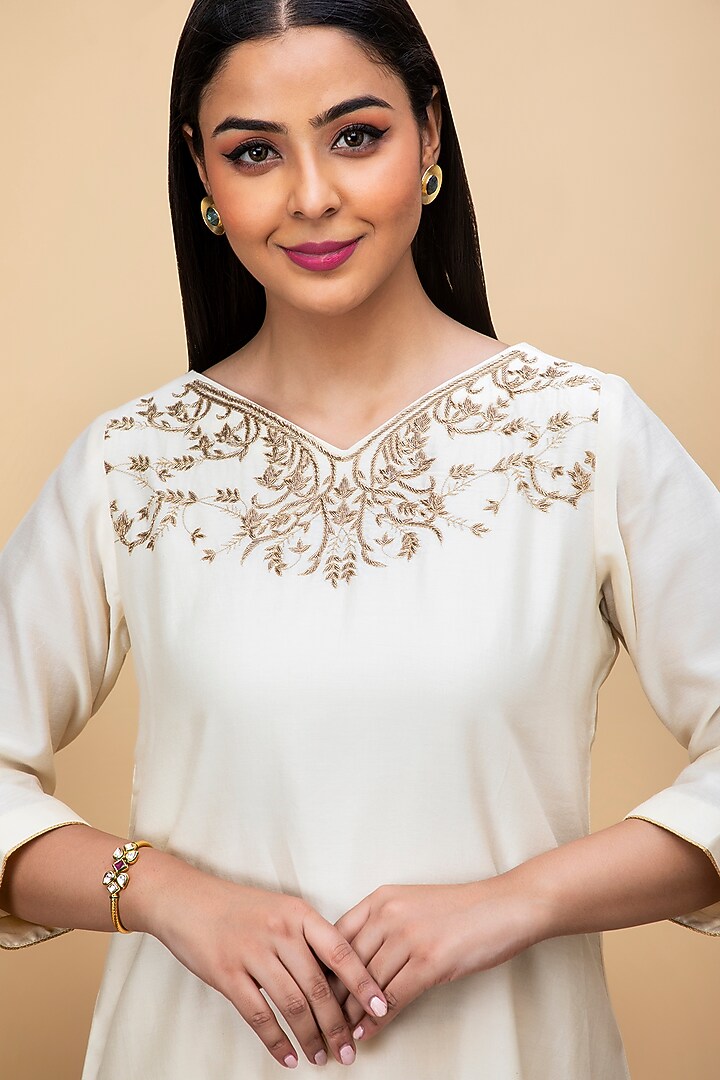 Cream Embroidered Kurta Set by Smriti Gupta at Pernia's Pop Up Shop