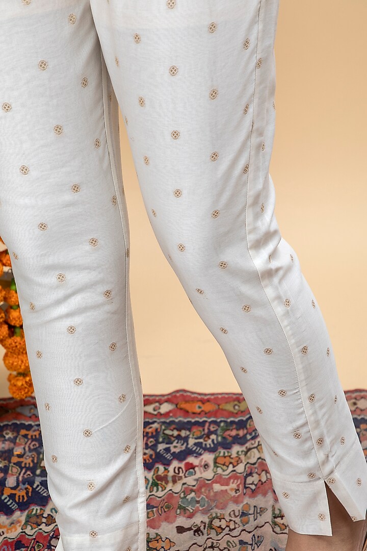 Cream Embroidered Kurta Set by Smriti Gupta at Pernia's Pop Up Shop