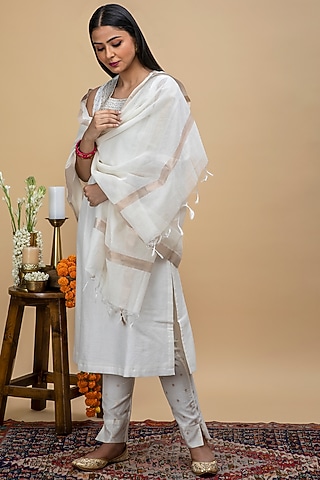 Off White Hand Embroidered Kurta Set by Smriti Gupta