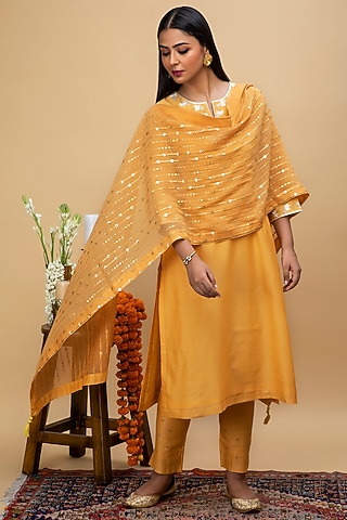 Mustard Embroidered Kurta Set by Smriti Gupta