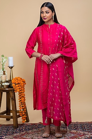 Fuchsia Embroidered Kurta Set by Smriti Gupta